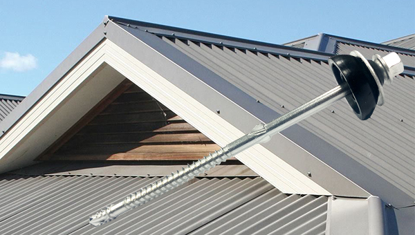 Comparison of point styles: pointed cut tail vs. drilling tail