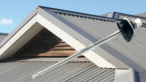 Comparison of point styles: pointed cut tail vs. drilling tail